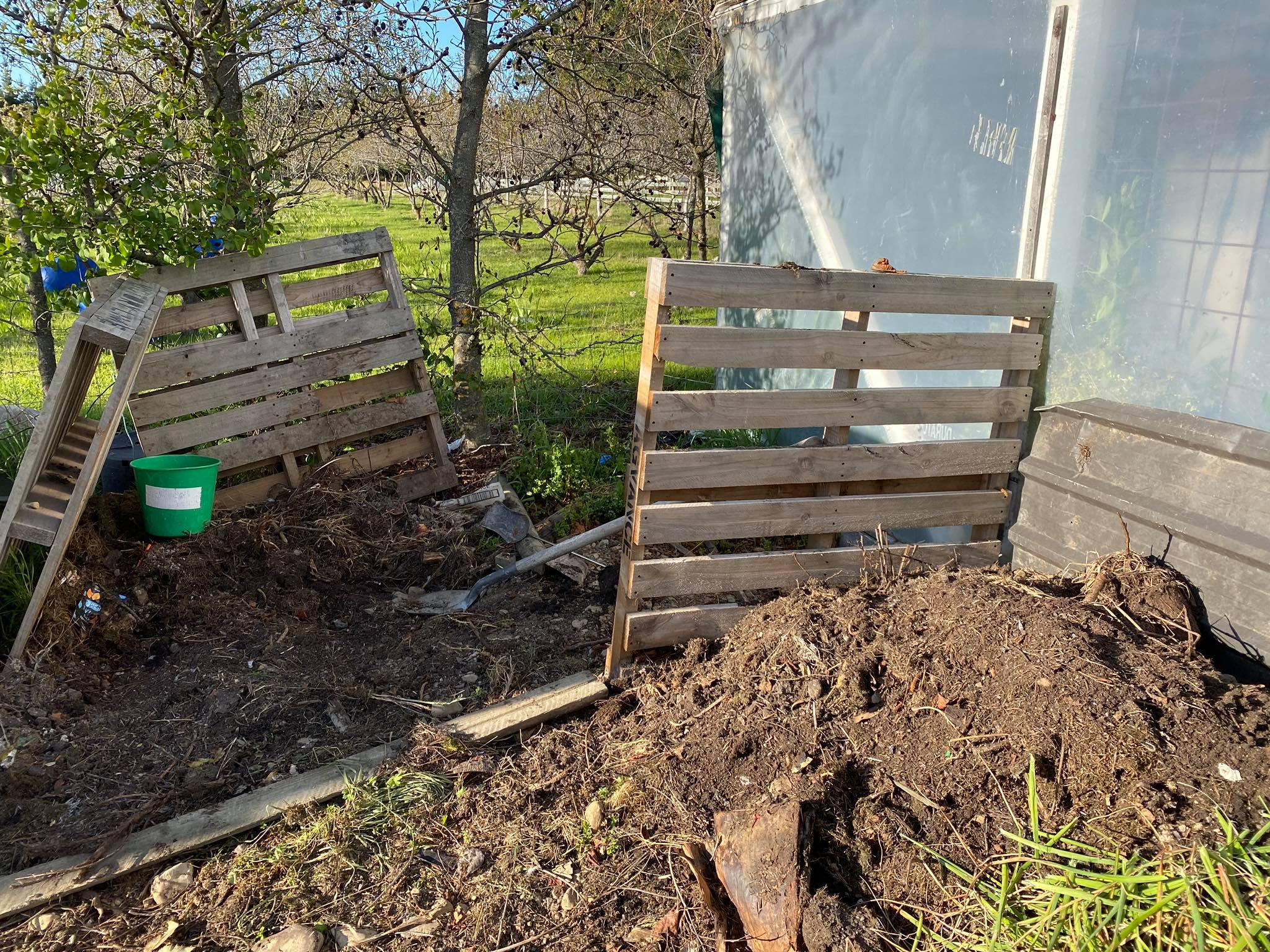 I have been very acquainted with the shovel this week . 